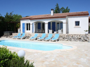 Luxurious Villa in Camplong with bubble bath